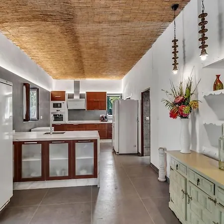 Casa Blanca Villa *